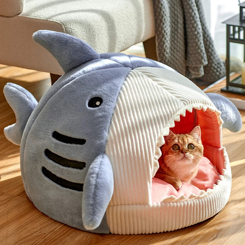 Cama cueva con forma de tiburón para Perro y Gato